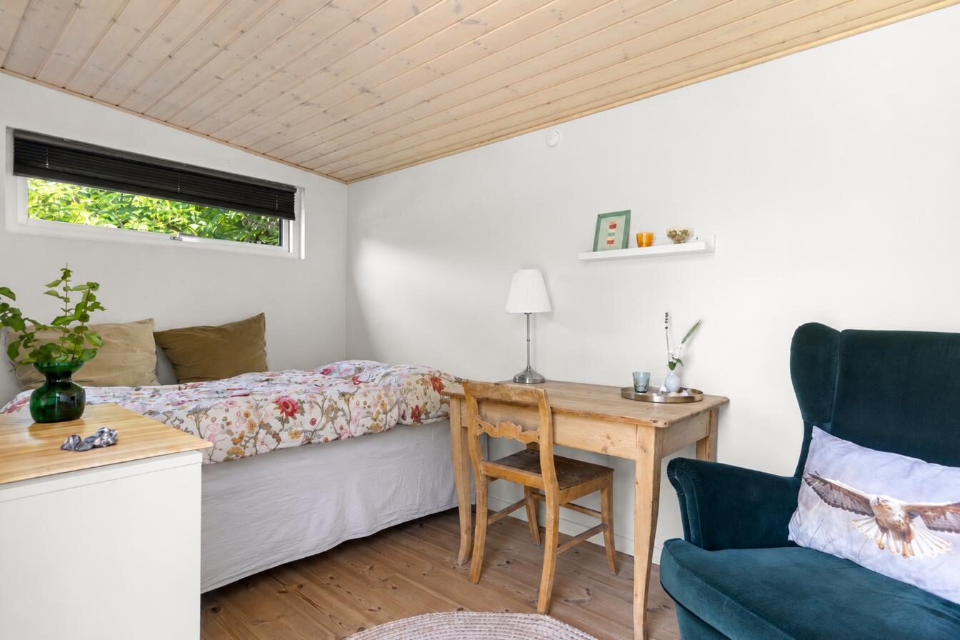 Helårsisoleret anneks på 10 m² med dobbeltseng – sommerhus til salg Vejby Strand